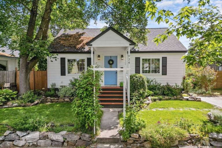 Child-friendly house with barbecue & hot tub | City view | Pets are welcome in Coeur d'Alene, ID