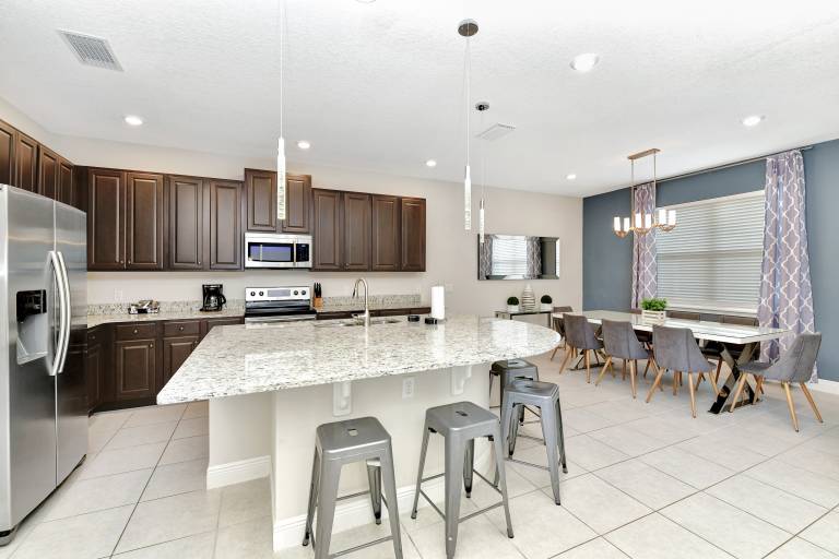 Condo with private pool & hot tub — photo 5