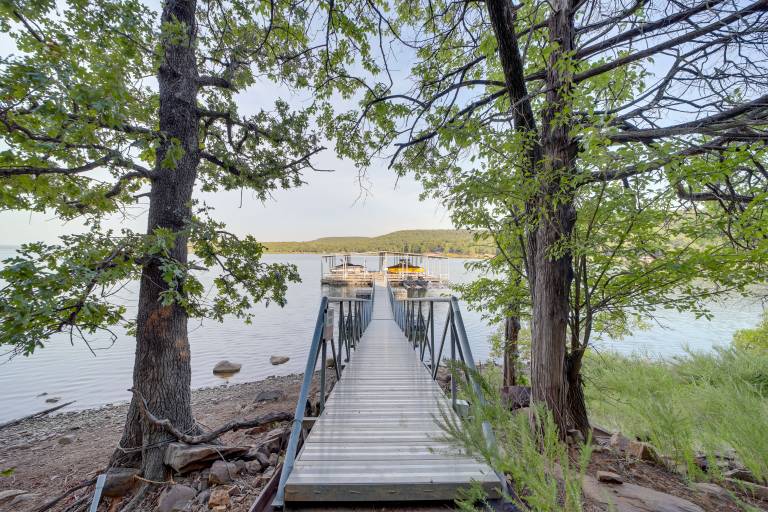 Lake Eufaula Retreat w Boat Slip & Fireplace