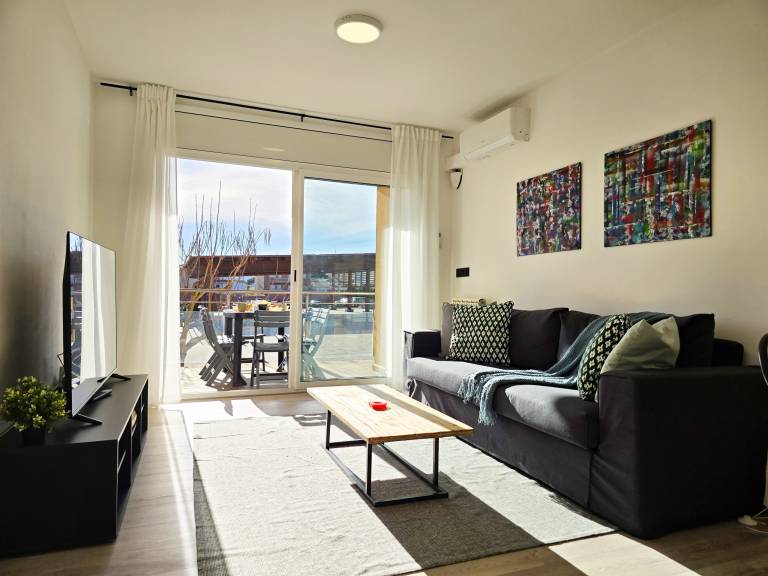 Fully equipped lovely rental apartment with patio | Next to the beach | Pet-friendly — photo 3