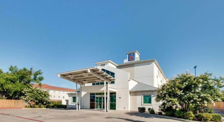 Motel 6 Cleburne, TX — photo 4
