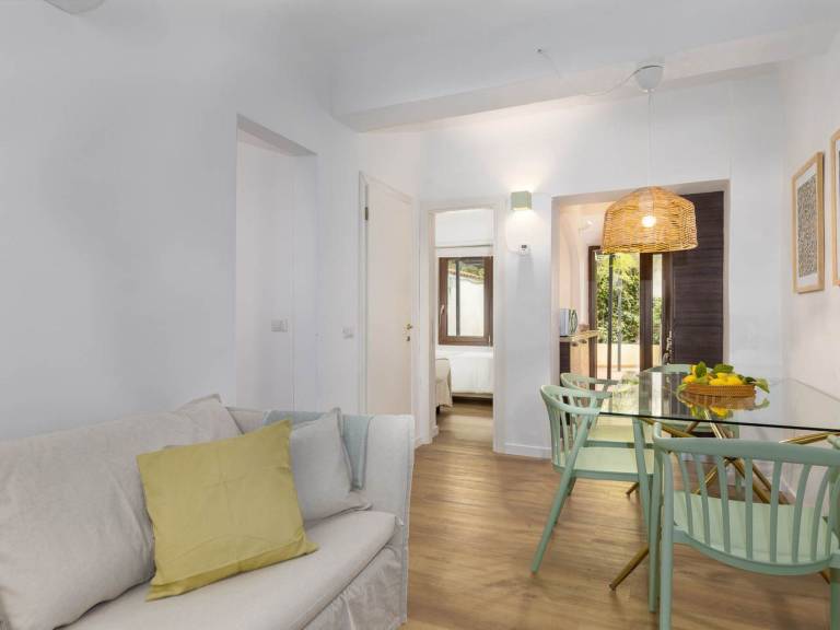 Fully equipped rental apartment with yard | Next to Florence Cathedral | Perfect for remote work | Pets allowed — photo 3