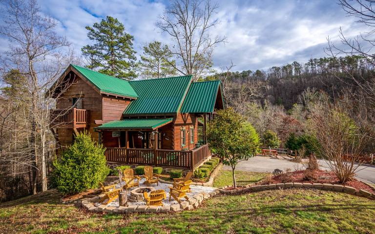 Awesome Getaway and a Theater - Hot Tub Bliss Meets Home Theater Fun — photo 3