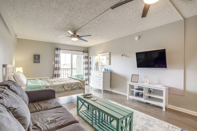 Ocean City Studio w Balcony Steps to Boardwalk