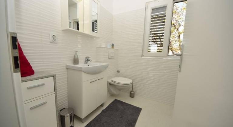 Beautiful holiday apartment with patio | Next to the beach | Pet-friendly — photo 2