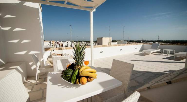 Serviced apartment with barbeque, pool & terrace — photo 3