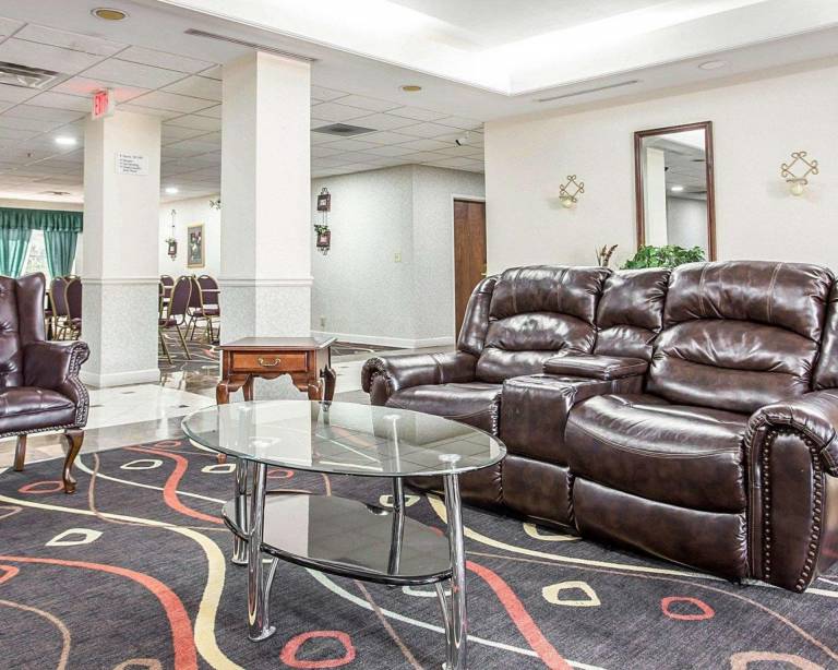 Econo Lodge Inn & Suites Marietta near Dobbins ARB — photo 5