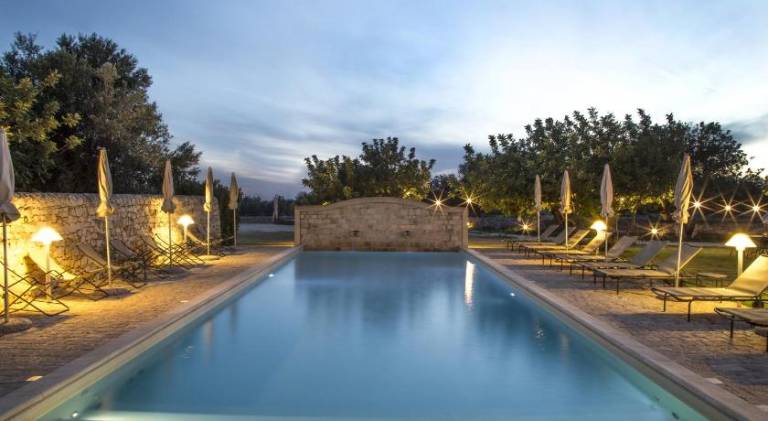 Farm with terrace, pool & yard — photo 2
