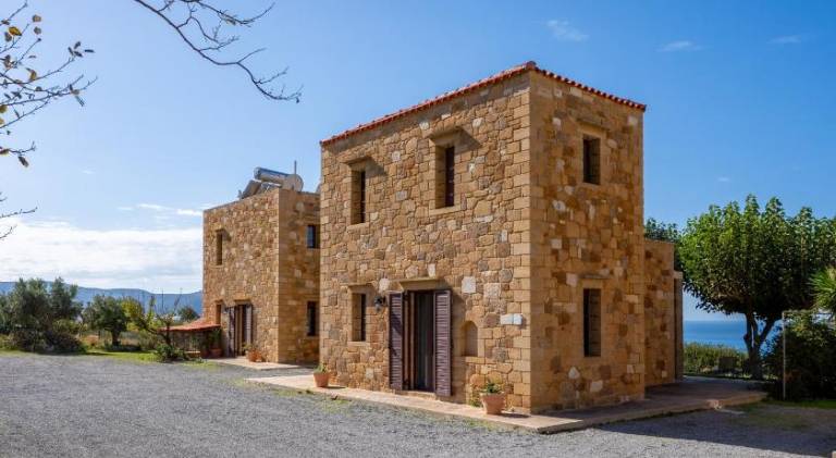 Villa with terrace & yard in Kissamos