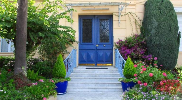 Holiday apartment with terrace in Menton