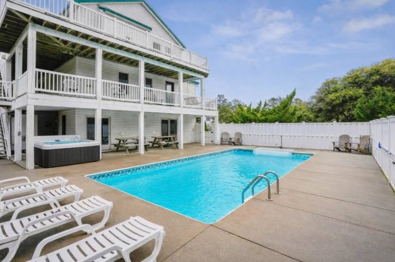 OCEANSIDE: Beautiful home with Pool and Hot Tub, Pet Friendly! in Outer Banks, NC