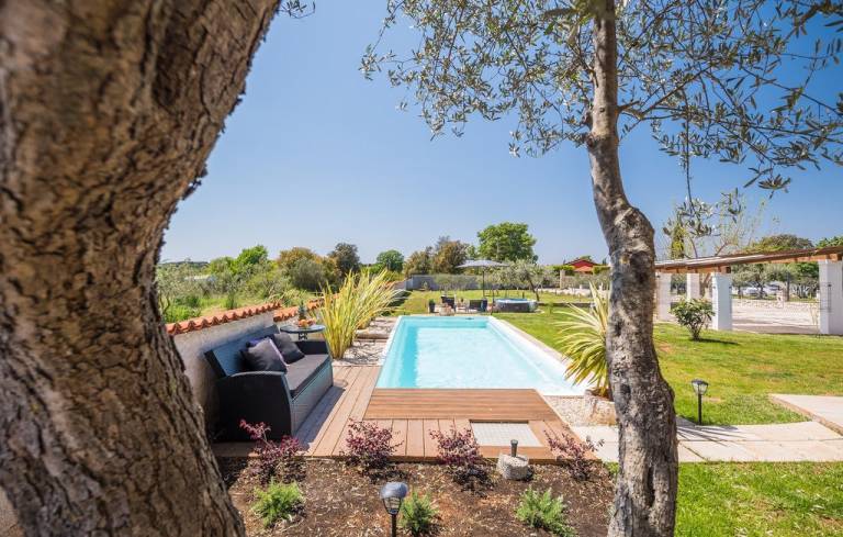 Nice villa with patio, private pool & hot tub | Pets allowed — photo 5