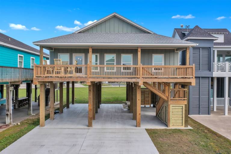 House with grill | Beach view in Bolivar, TX