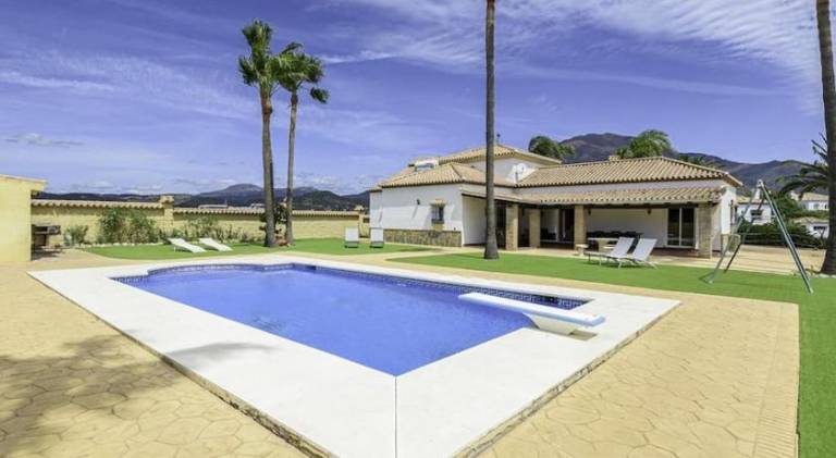 Villa with pool | Dogs allowed in Estepona