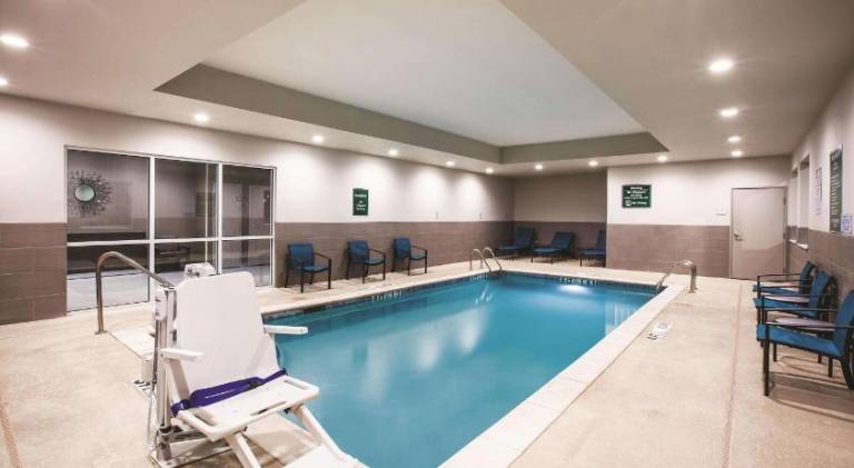 La Quinta Inn & Suites by Wyndham Dallas Northeast-Arboretum — photo 4