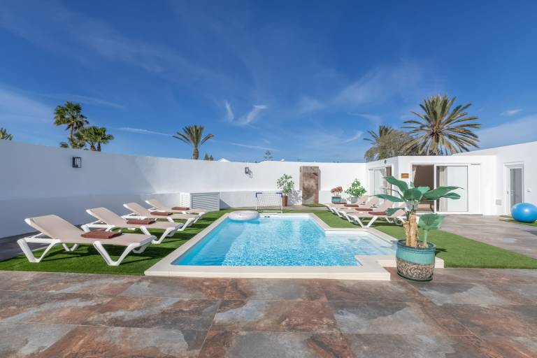 Holiday Villa 'The Suite' with Private Pool, Wi-Fi, and Air Conditioning — photo 2