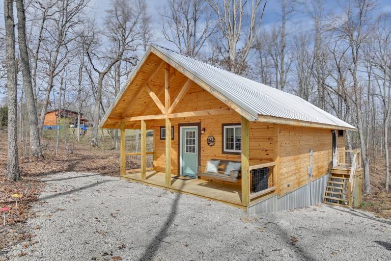 Hot Tub & Fire Pit: Romantic Getaway in Frenchburg — photo 3