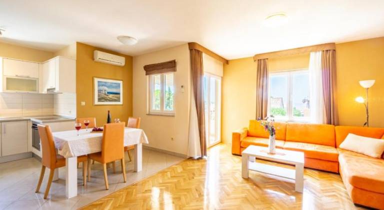 Beautiful apartment with patio, barbeque & yard | Suitable for remote work | Pet-friendly in Novalja
