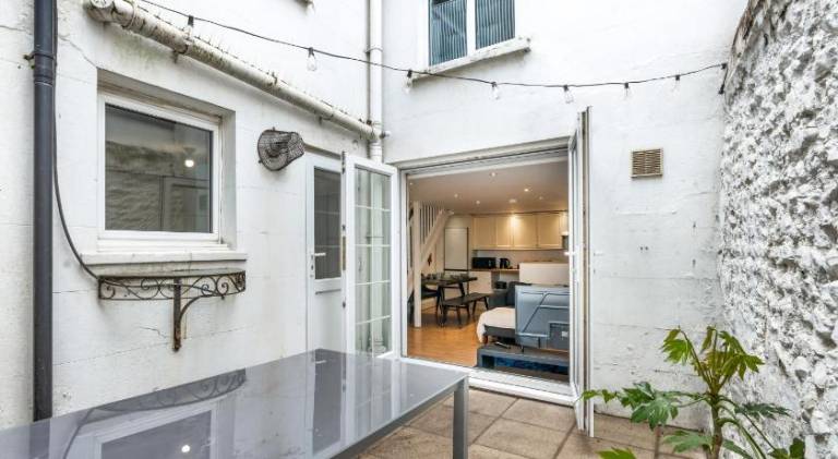 Hosted by StaySejour- 8 Beds - Perfect for large groups and long stays - Free parking for one vehicl — photo 4