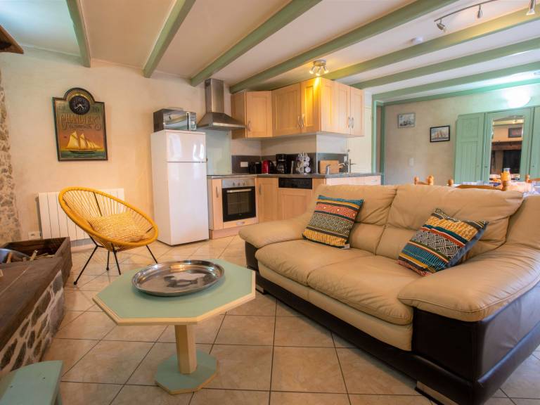 Fully equipped charming vacation home with patio & barbeque | Dogs allowed — photo 3