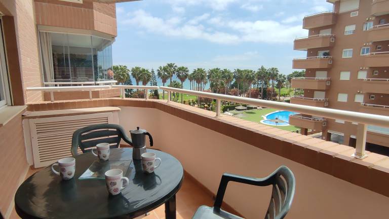 Holiday apartment with patio & pool | Sea view — photo 2