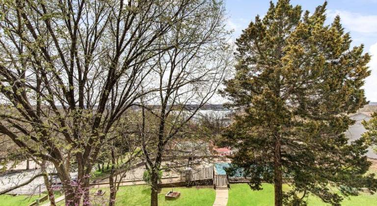 House with hot tub & pool in Lake Ozark, MO