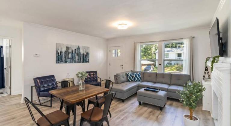 House with 1 room for 11 persons in Atlanta, GA