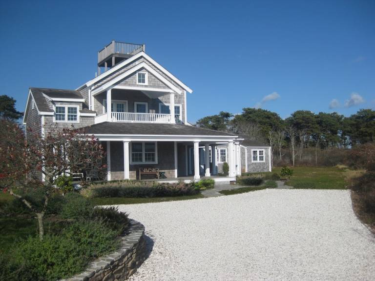 House  Tom Nevers