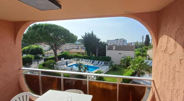 Fully equipped apartment with BBQ, private pool & patio | Next to the beach | Pets allowed — photo 2