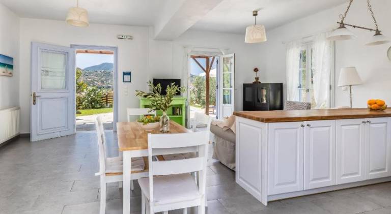 Villa with terrace, hot tub & private pool | Good for workation | Pets allowed — photo 4