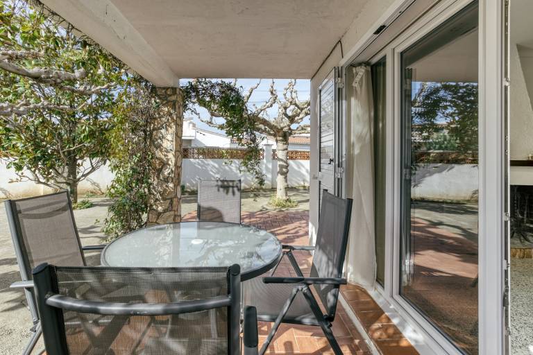 Holiday Home "Casa Dalies" with Garden, Terrace and Wi-Fi in L'Escala