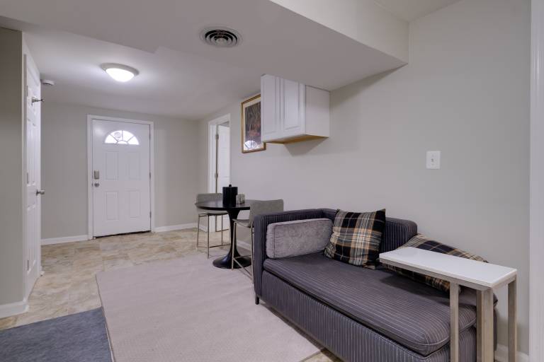 Work & Explore, Cozy Unit 5 Mi to UMD! — photo 5
