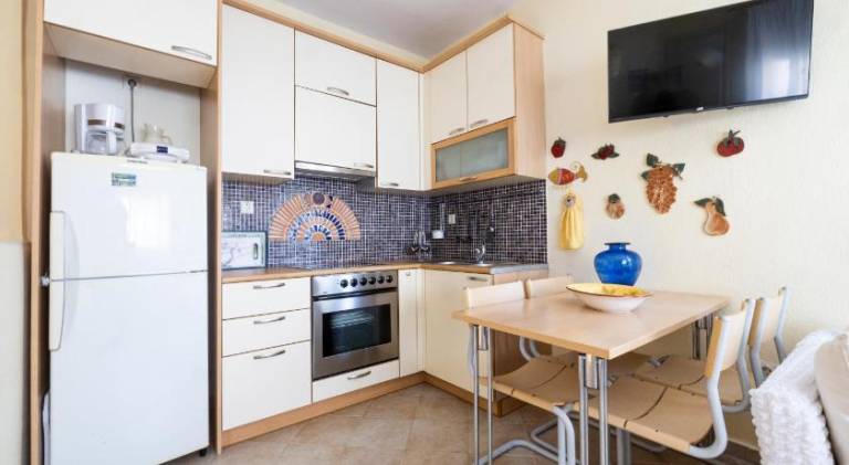 Vacation home with garden, patio & barbecue | Beach nearby | Pets are welcome — photo 3