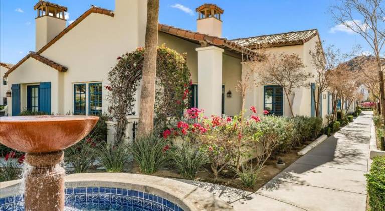 Fully equipped apartment with pool & jacuzzi | Dogs allowed in Riverside, CA