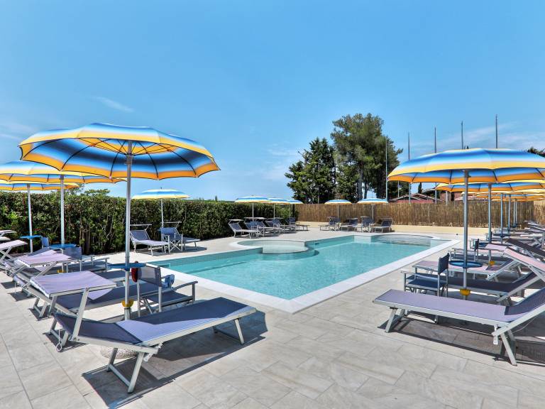 Family-oriented beautiful holiday apartment with pool, barbeque & yard | Dogs allowed — photo 2