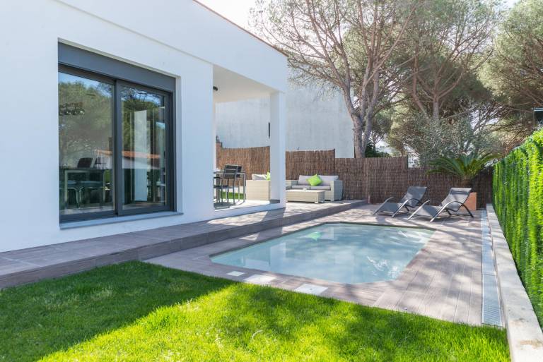 Fully equipped pleasant villa with terrace, private pool & grill | Next to the beach | Pets allowed — photo 2