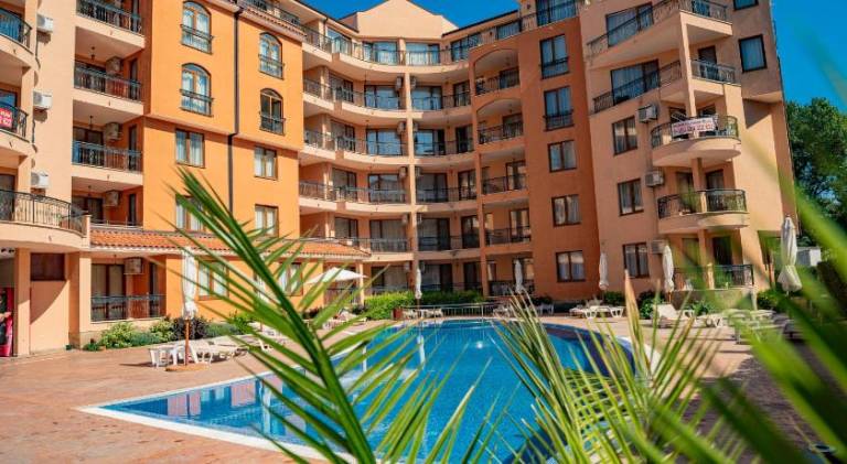 Serviced apartment with pool & yard | Beach nearby | Pet-friendly in Sveti Vlas