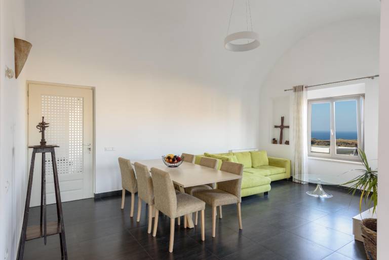 Villa with pool — photo 5