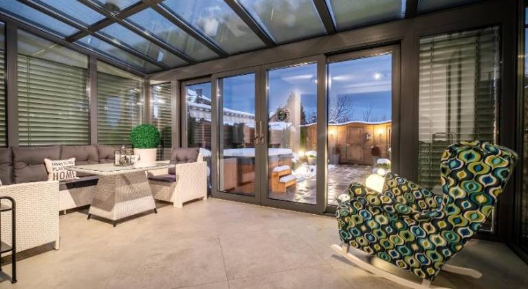 Vacation home with jacuzzi — photo 3
