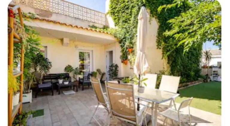 Holiday apartment with terrace, pool & yard | Good for workation | Pet-friendly in Cartagena