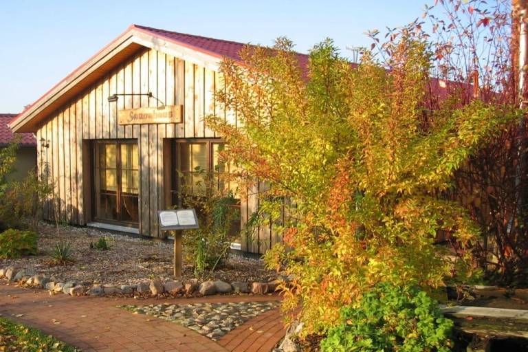 House with barbecue & yard in Kuehlungsborn