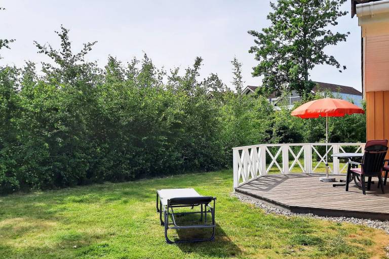 Vacation home with terrace, sauna & garden — photo 5