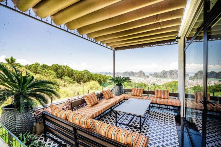 Pleasant villa with BBQ, jacuzzi & pool | Water view | Good for workation | Pets allowed — photo 4