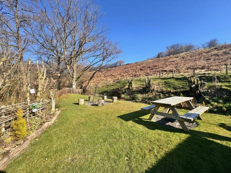 Pleasant lodge with BBQ & yard | Water view | Pets are welcome — photo 2