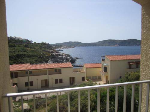 Charming serviced apartment with patio | Pet-friendly — photo 3