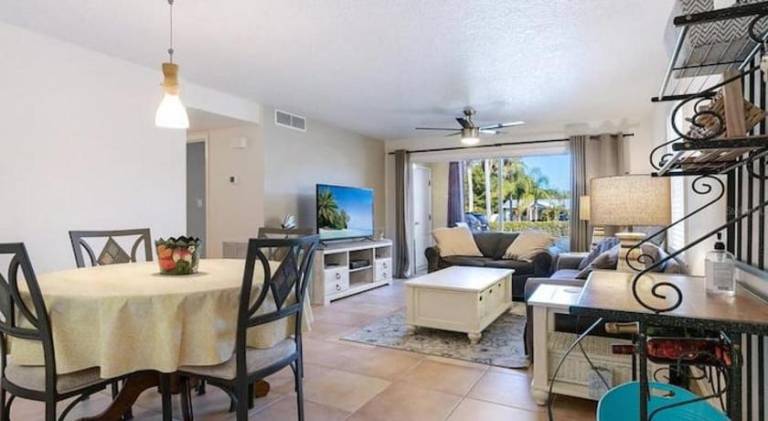 Lovely vacation home with pool | Pet-friendly — photo 5