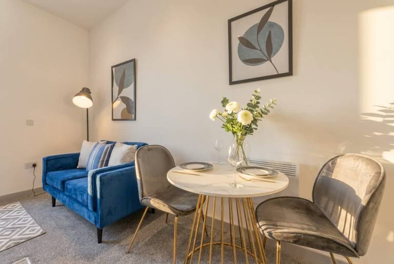 Cosy 1 Bed Budget Apartment in Dudley w WiFi