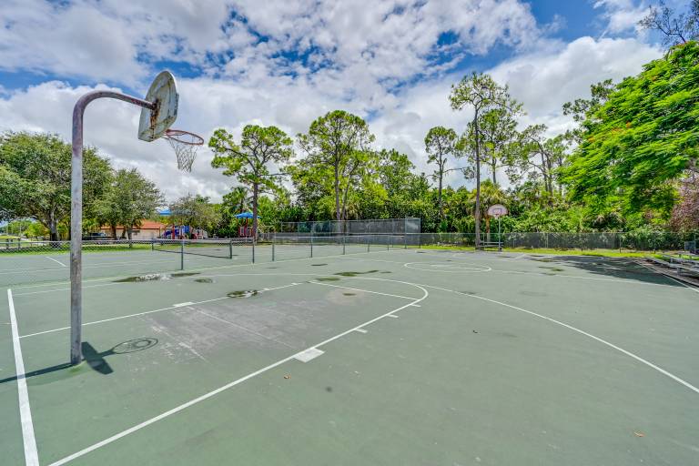Cozy & Bright Naples Abode w/ Community Amenities! — photo 3