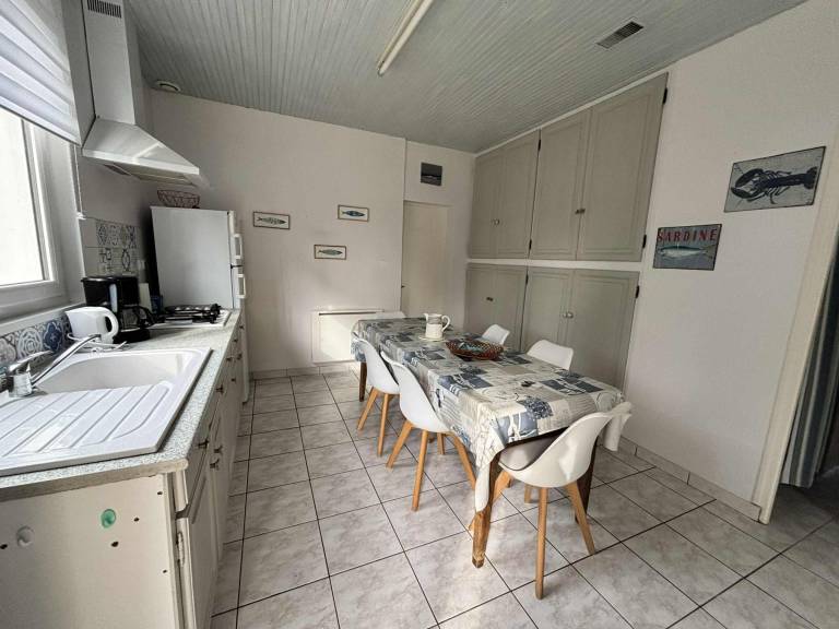 Holiday Home Under the Pines for 9 People in La Tranche-sur-Mer, La Grière — photo 3