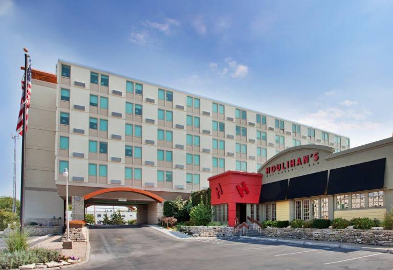 Holiday Inn At the Campus By IHG in Manhattan, KS